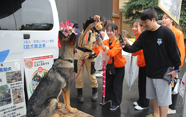 災害救助犬デモンストレーション